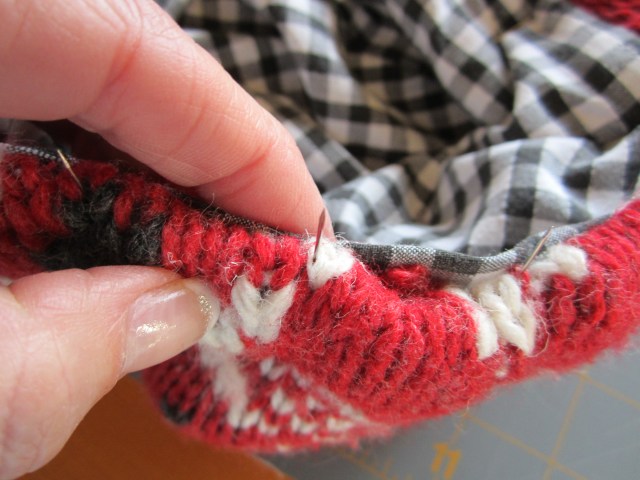 how to turn an old sweater into a hat and mittens