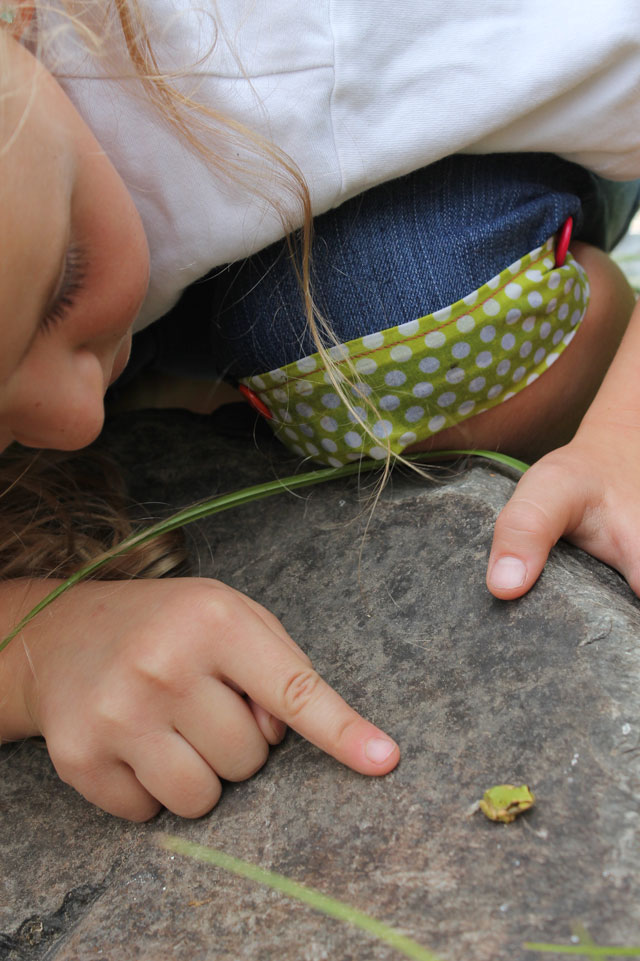 Brooke-and-the-frog-5