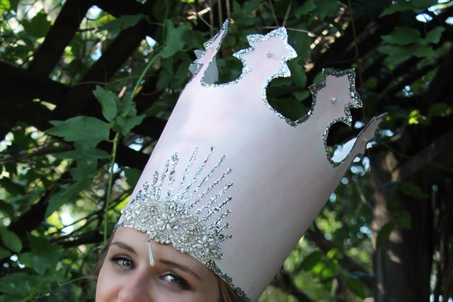 DIY Glinda The Good Witch Costume