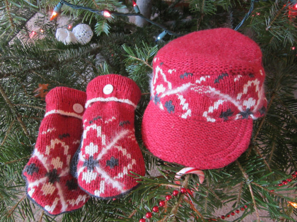 how to turn an old sweater into a hat and mittens