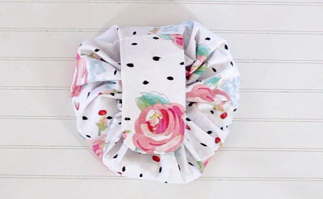 DIY round drawstring makeup bag