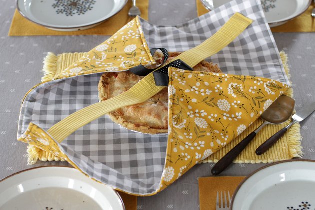diy fabric pie carrier