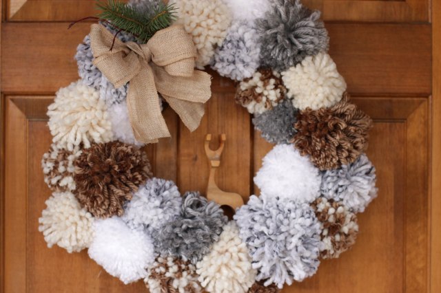 How to make a pom pom wreath