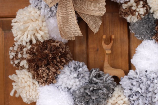 How to make a pom pom wreath