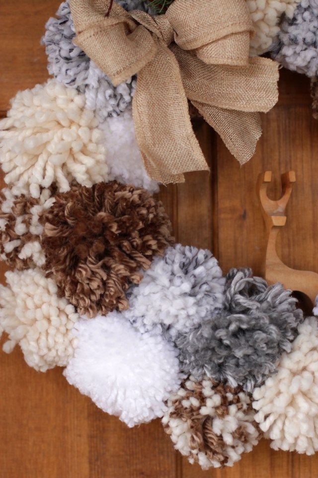 how to make a pom pom wreath
