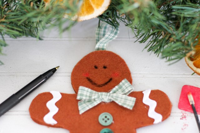 diy felt gingerbread men