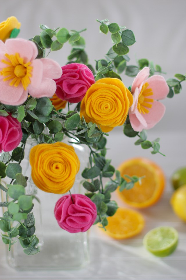 finished DIY felt flower bouquet
