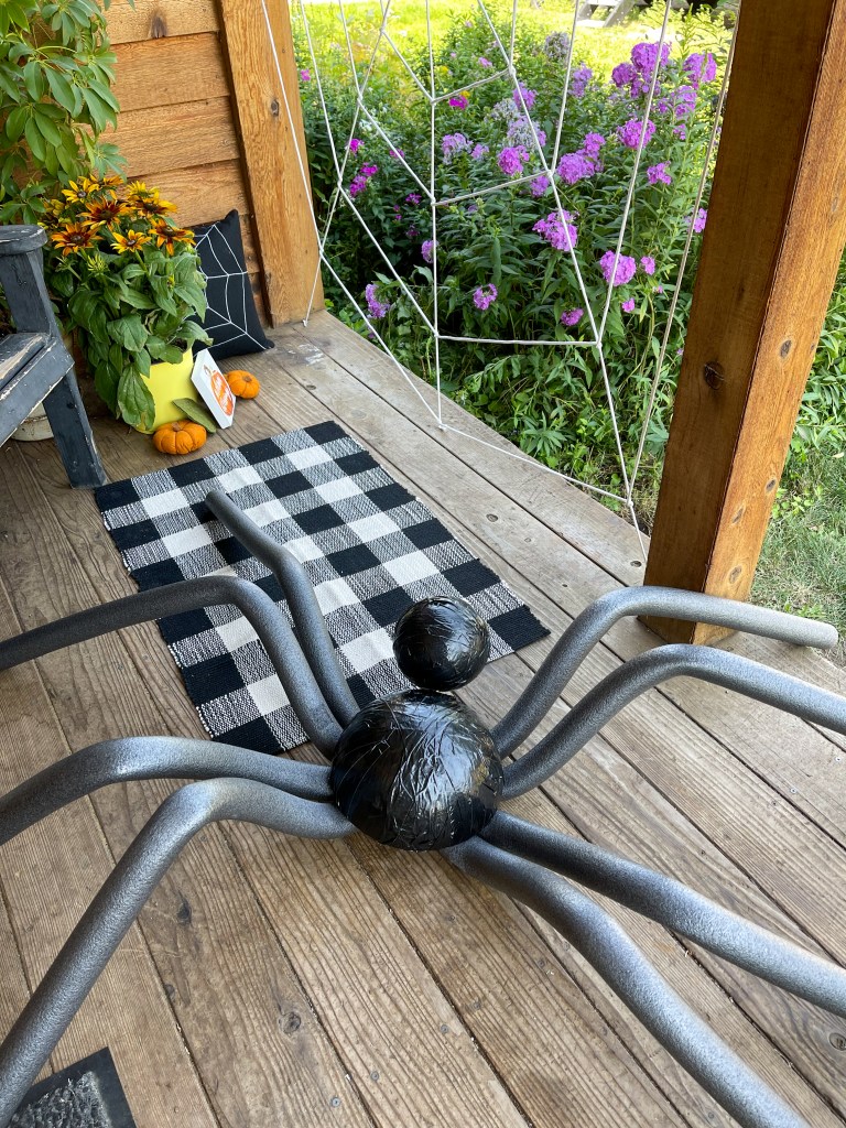 DIY Giant Spider Halloween Decoration