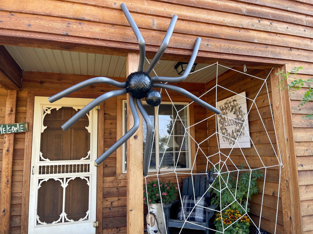 DIY Giant Spider Halloween Decoration